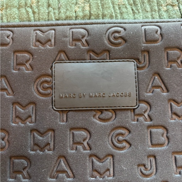 Marc Jacobs Embossed Black Laptop Case 14” - Picture 3 of 7